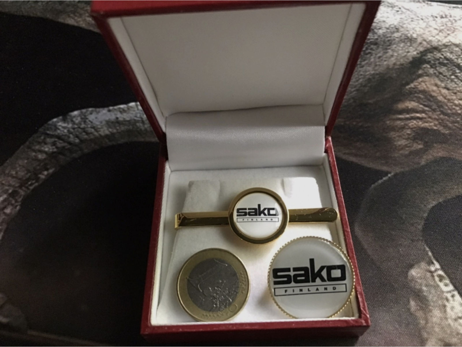 Set Krawattennadel/clip plus Pin, SAKO Finland, vergoldet
