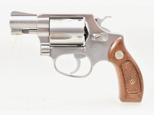 SMITH & WESSON Stainless - Revolver Modell 60 " Chiefs Special " im Kal .38 Spec.