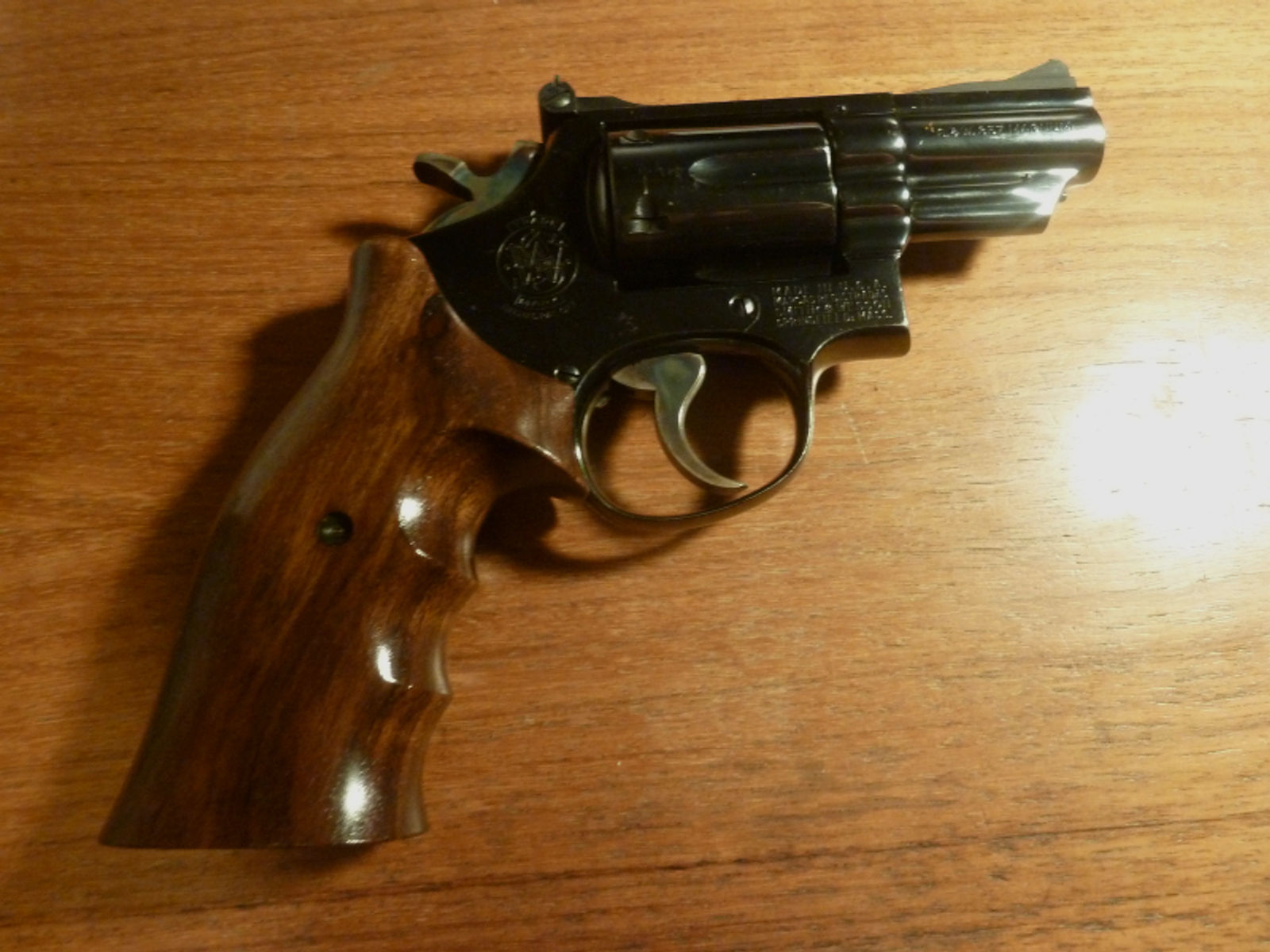 Smith&Wesson 19-3 Revolver in .357 Magnum mit Nill-Griffschalen und Original-Griffschalen