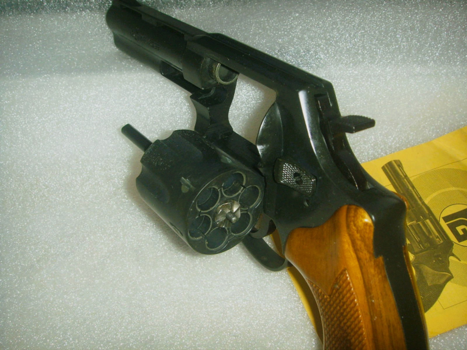 4-Revolver Röhm RG 99 m. orig. Holzgriffschalen * erste PTB 354 = nahezu offener Lauf