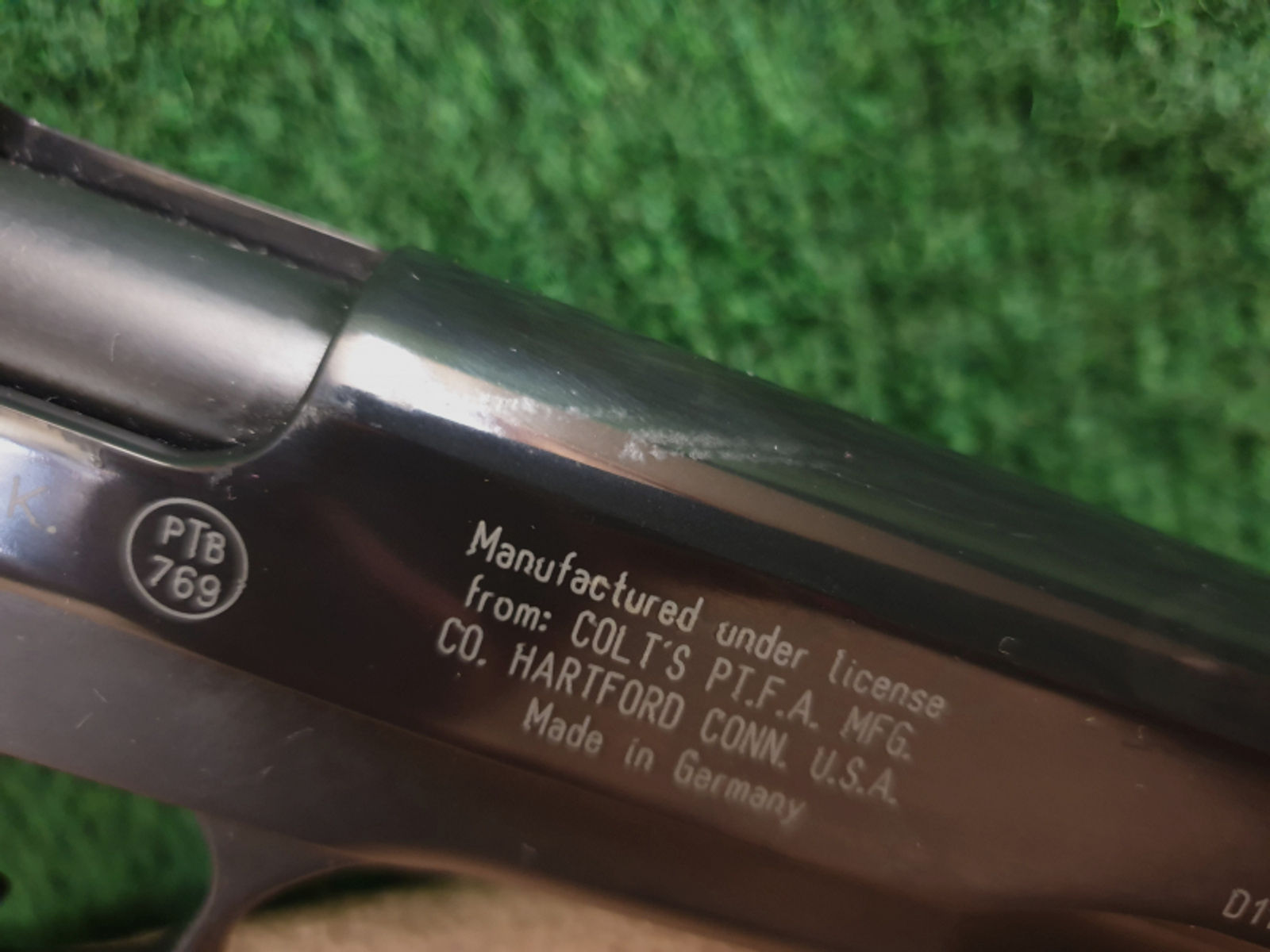 S.R.S.- Pistole COLT Mod.: Double Eagle Kal.: 9 mm P.A.K. mit 2 Zusatsmagazinen