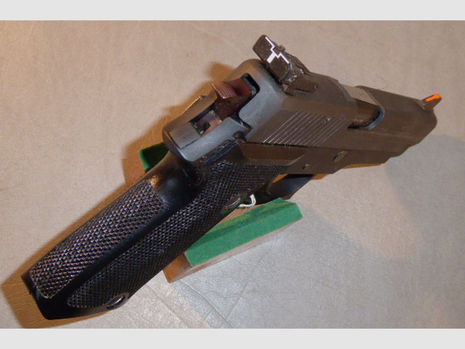 Sig Sauer Pistole Mod. P 220 ( Behördenmodell ). Kal. 9 mm Para.
