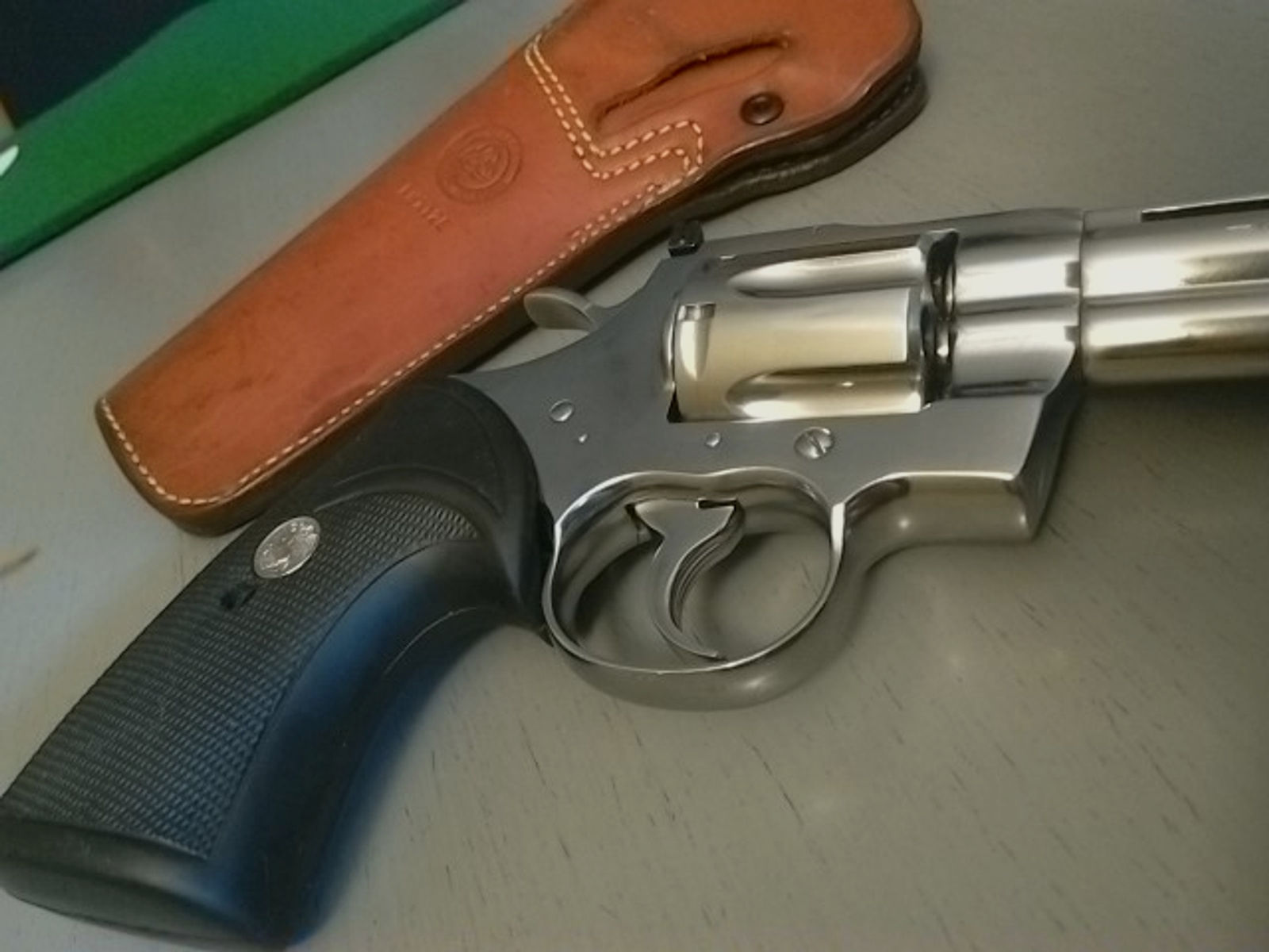 Revolver Colt Python *Stainless Steel* mit Lederholster