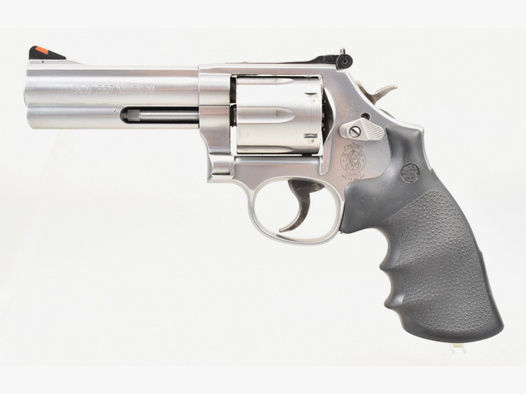 SMITH & WESSON Stainless Revolver Modell 686 mit 4" Lauf im Kaliber .357 Magnum in der OVP