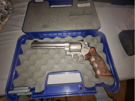 Smith and Wesson 629 Clasic Champion