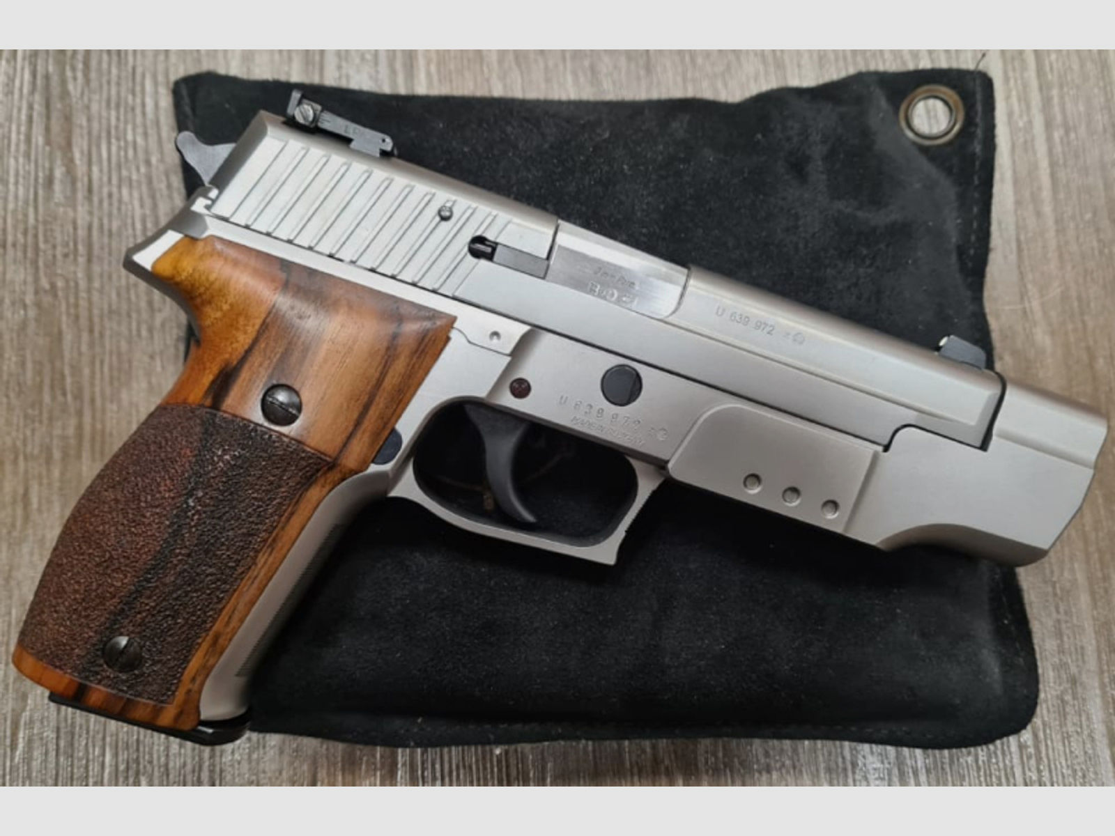 SigSauer P226S 9mm Luger