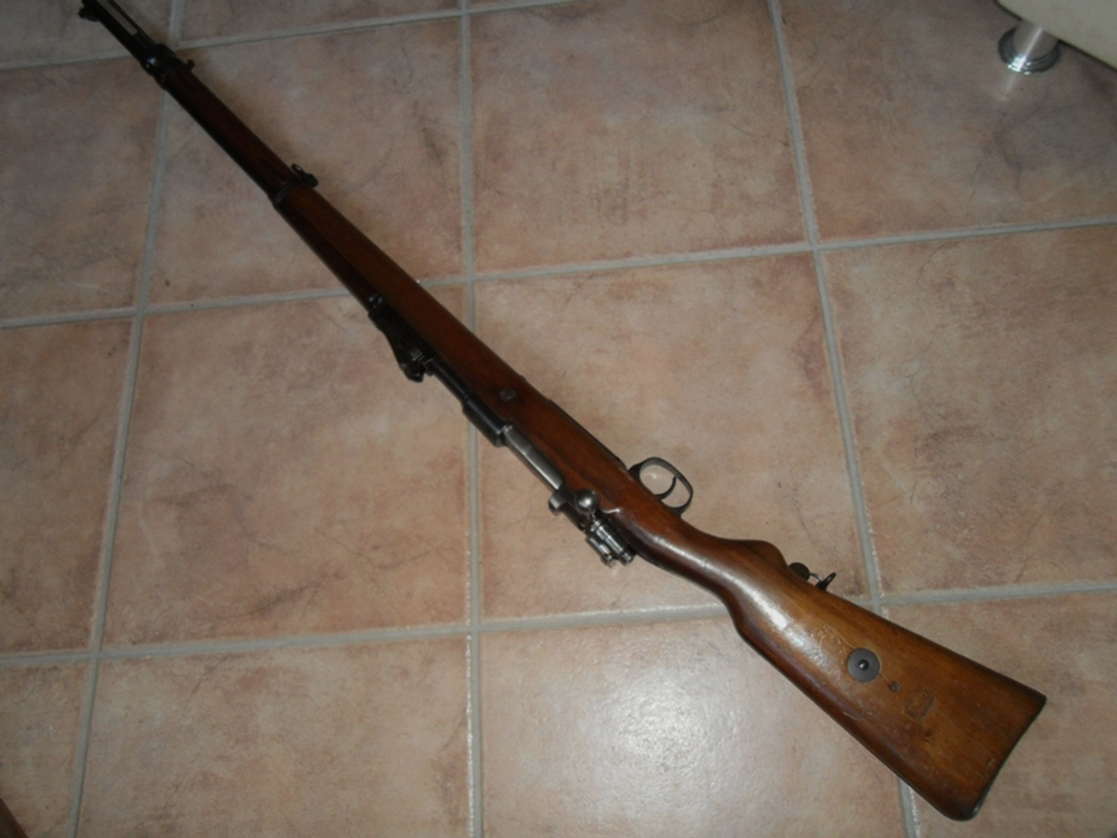 Peruanisches Gewehr Model 1909 (Peru-Mauser). Herstellerbeschriftung links auf Systemhülse: "WAFFENF