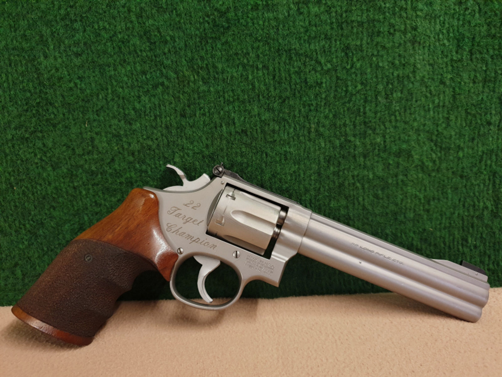 Smith & Wesson Mod.: 617-1 Kal.: .22 lr