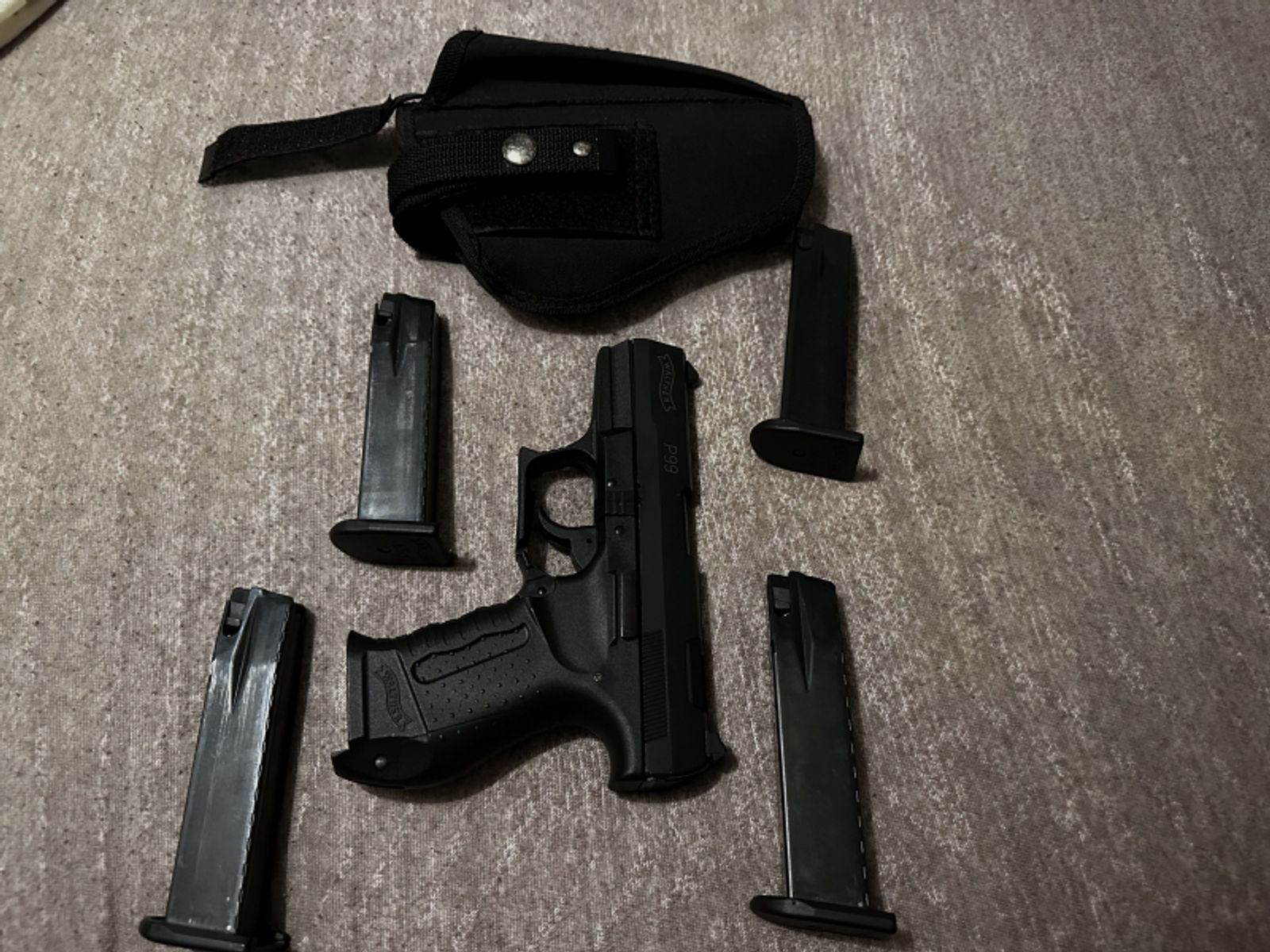 Walther P99 9mm PAK schwarz black Sammlerstück Schreckschuss samt Holster und 4 Magazinen
