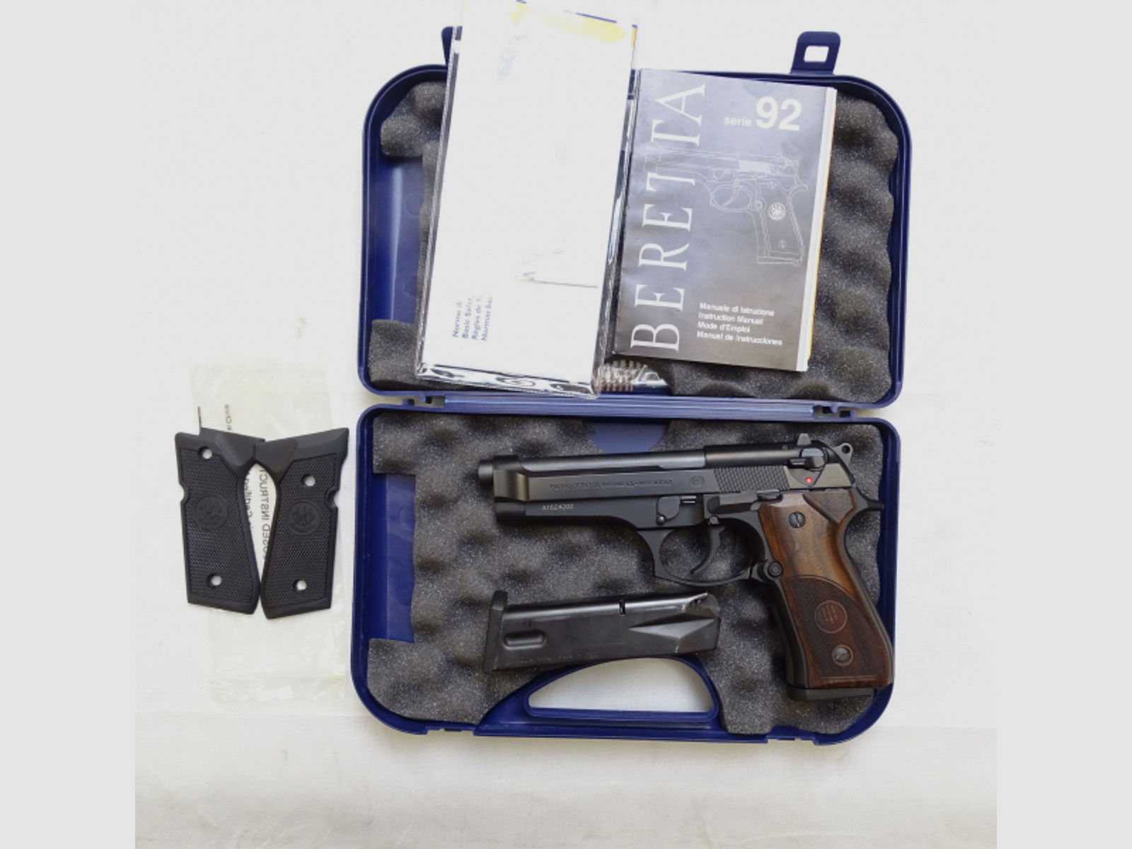 Beretta 92FS Kaliber 9mm Luger incl. Koffer SEHR GUTER ZUSTAND