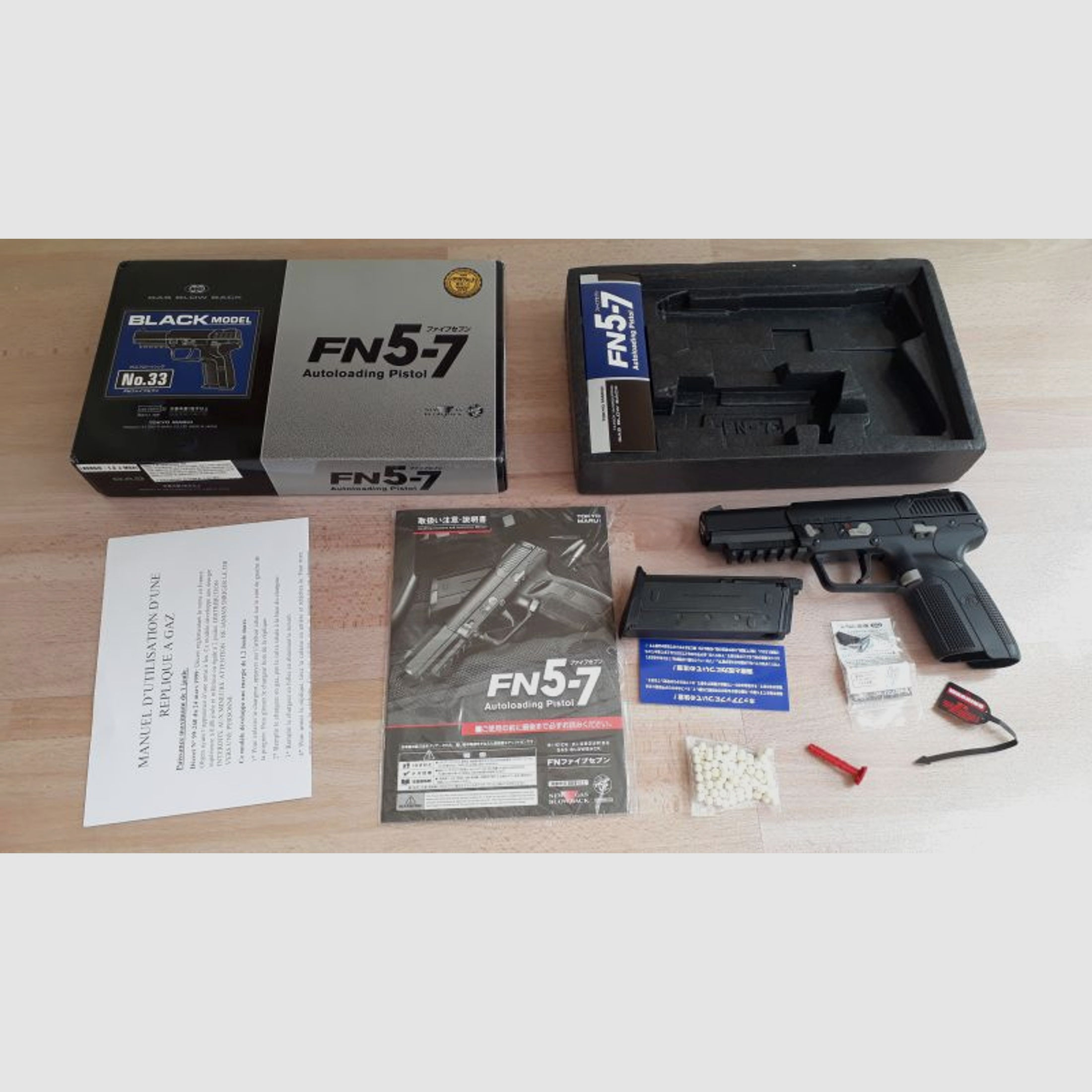 Tokyo Marui #33 FN 5-7, Softair Gasdruck Pistole, unbenutzt in OVP, schwarz