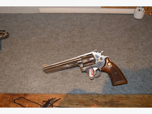 Revolver Taurus 357 Magnum Stainless wie SuW