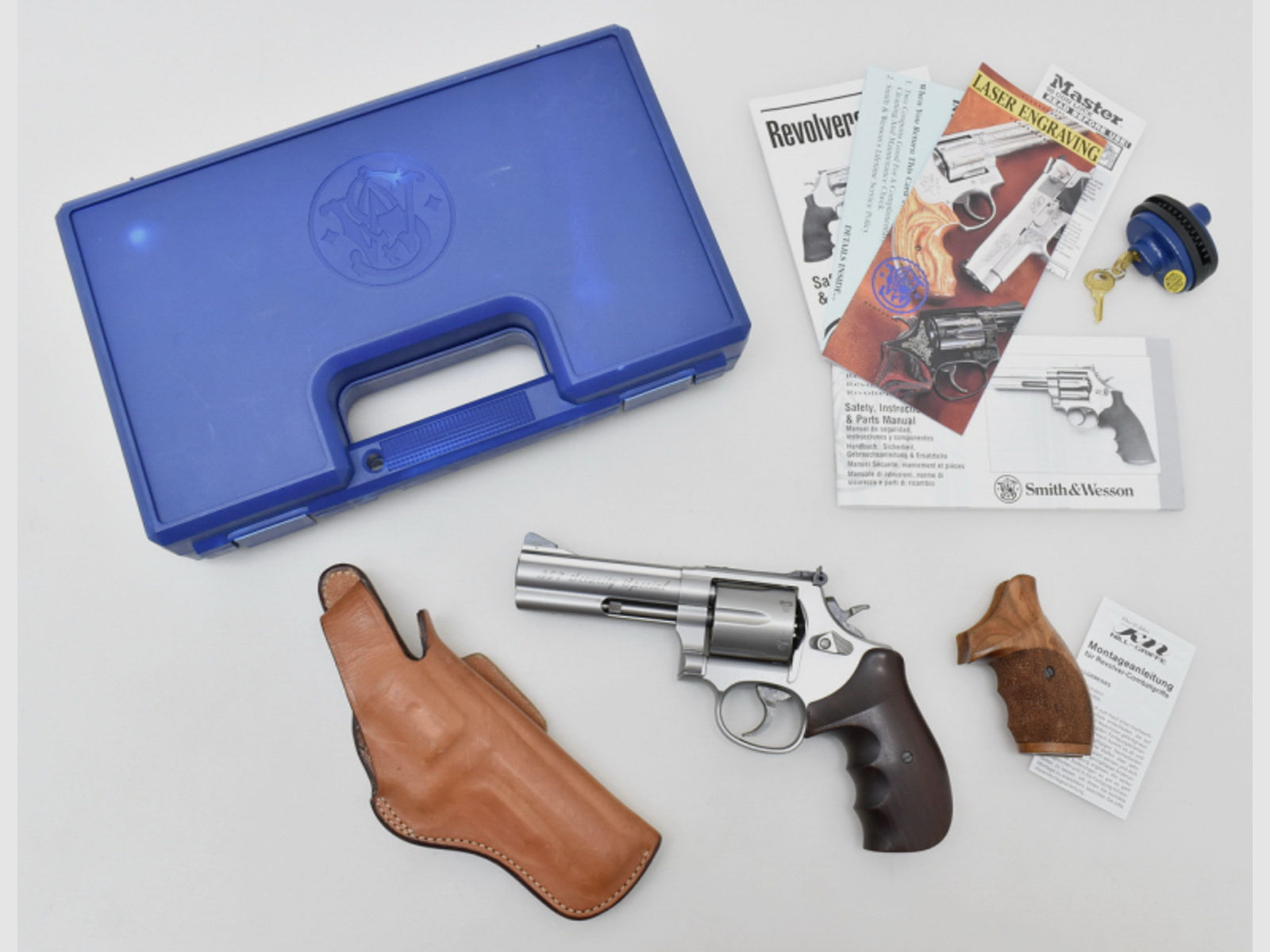 SMITH & WESSON Stainless Revolver Modell 686 SECURITY SPECIAL mit 4" Lauf Kal .357 Magnum in der OVP