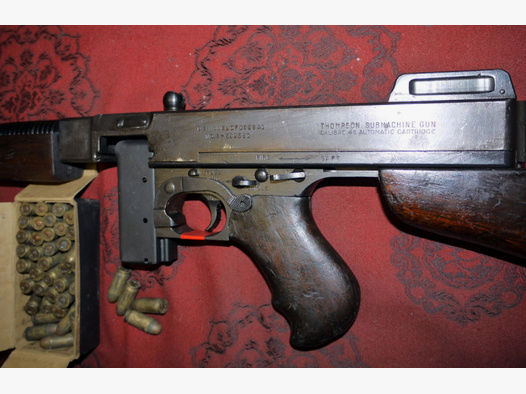 Thompson SMG M1928 "Tommy-Gun" Selbstladebüchse Kal.45Auto, Cutts, Lyman Diopter, n.MP40 MP38 StG44