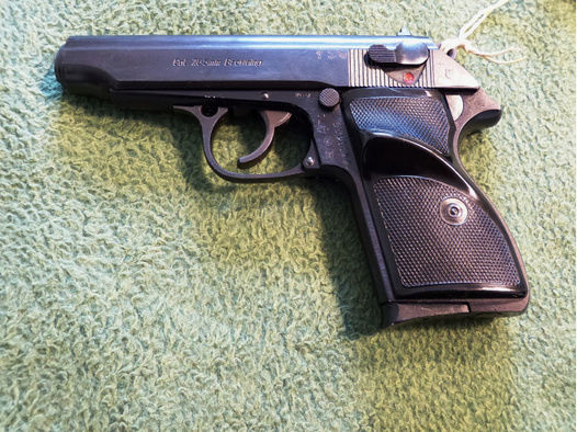 7,65 mm Browning Selbstladepistole durch Akah importiert im neuwertigen Sammlerzustand, Lauf spiegel