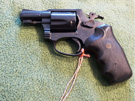 Revolver Rossi Kal. 38 Spezial mit Gummigriff aus Sammlung, keine Benutzer-Spuren erkennbar