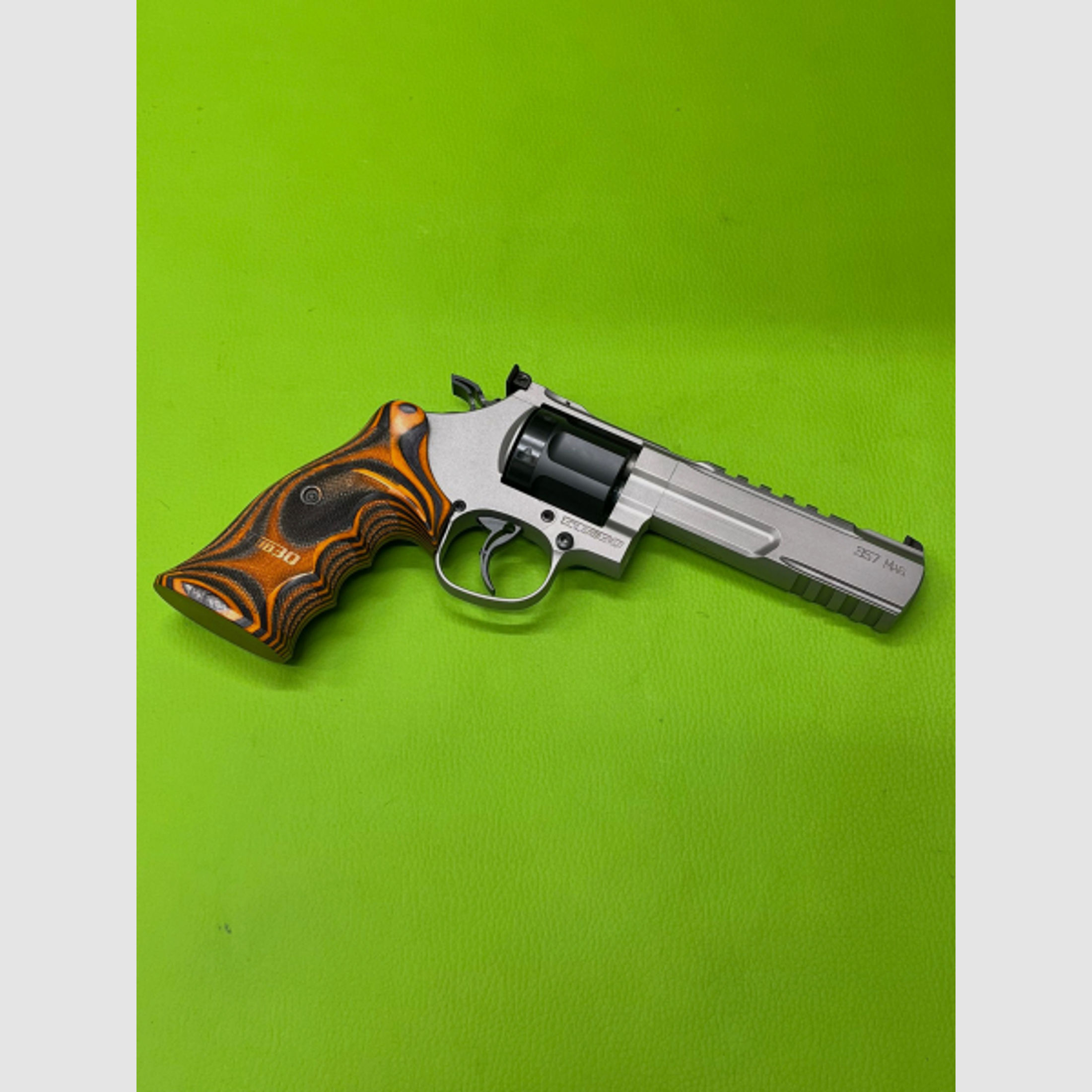 - NEUWAFFE - Revolver Club 30 RL Range 5.0 .357Mag