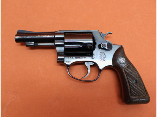 Revolver .38Special Smith&Wesson/ S&W 36 Chiefs Special brüniert, 3" Lauf/ Holzgriff Gebrauchtwaffe
