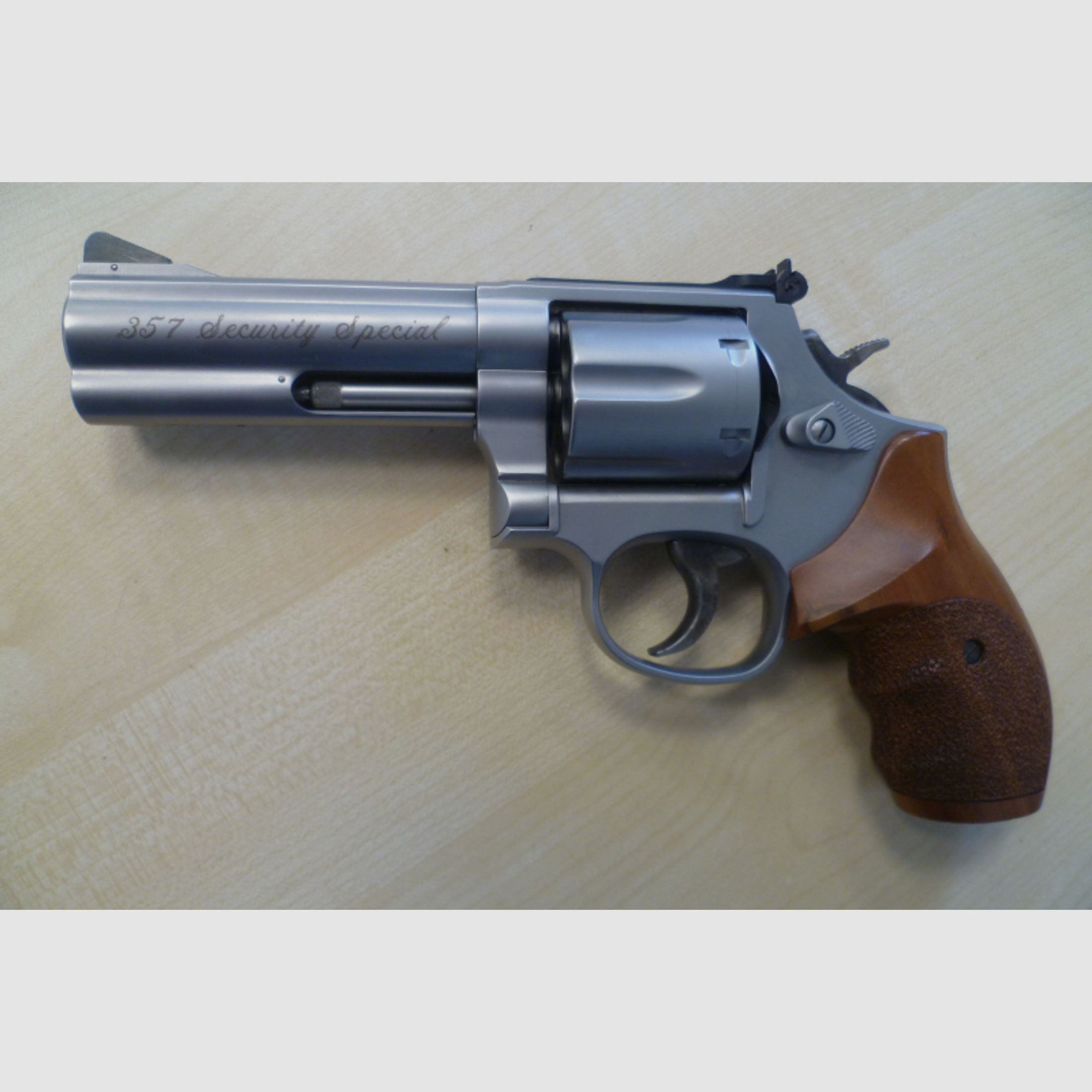 Revolver Smith & Wesson Model 686-5 Security Special