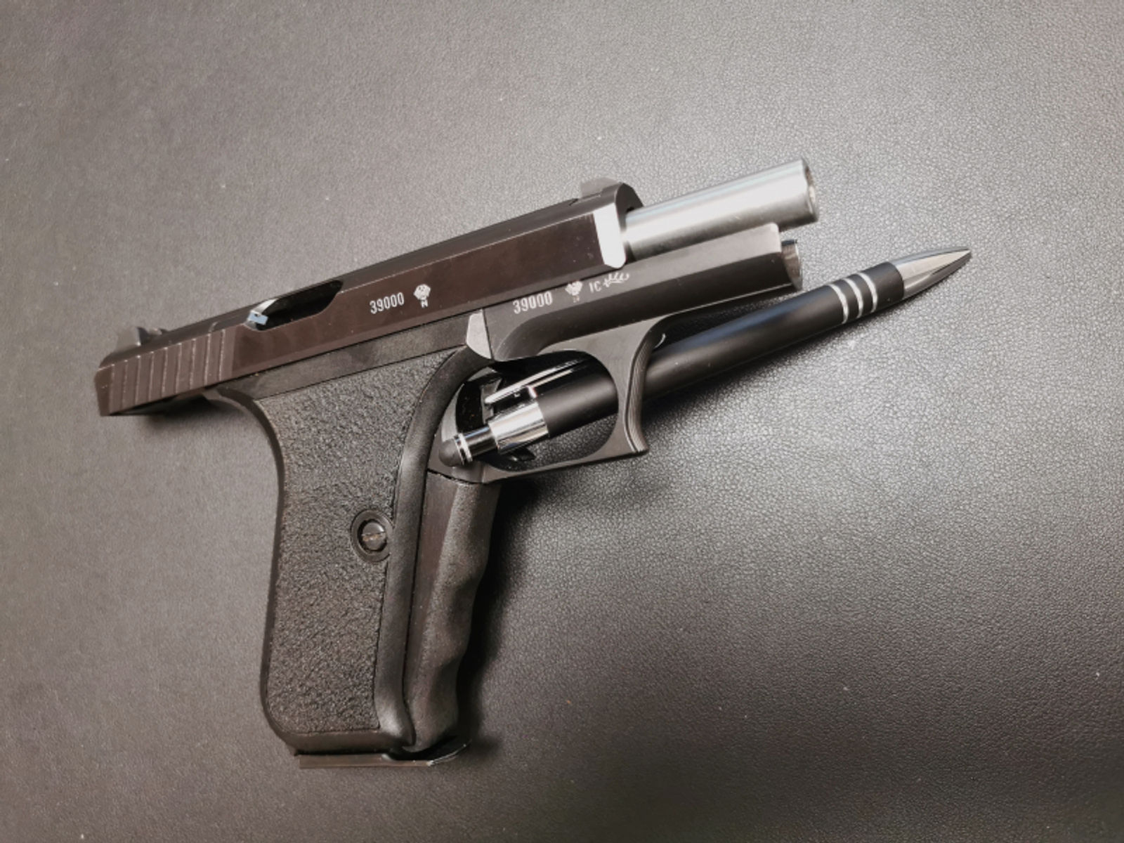 Pistole Heckler und Koch - Modell P7 - SERIENNUMMER 39000 - sehr gut