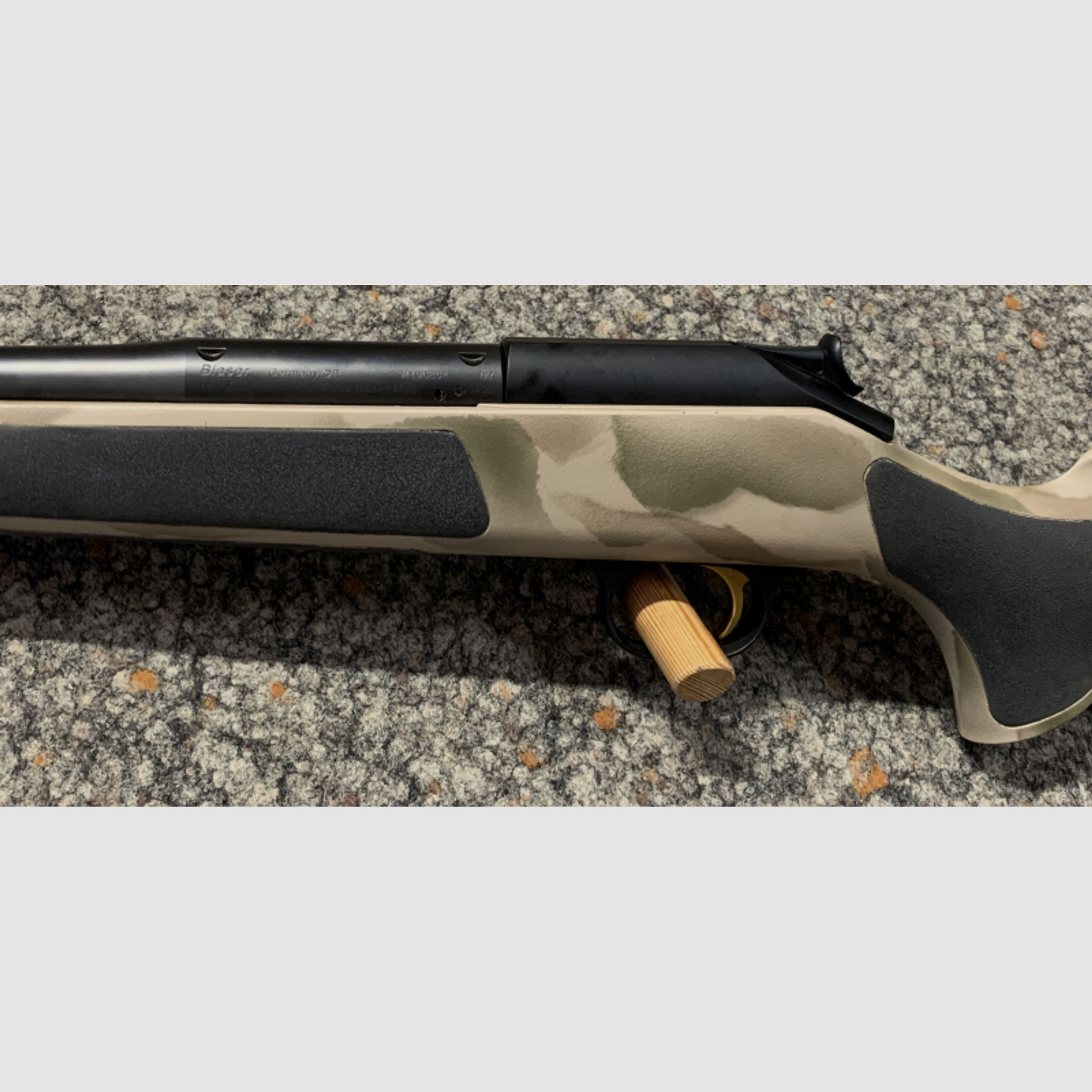 Blaser R93 Professional 7mm Blaser Magnum, 65cm Lauf mit Gewinde, Camo-Schaft, Goldabzug, Stahlkugel