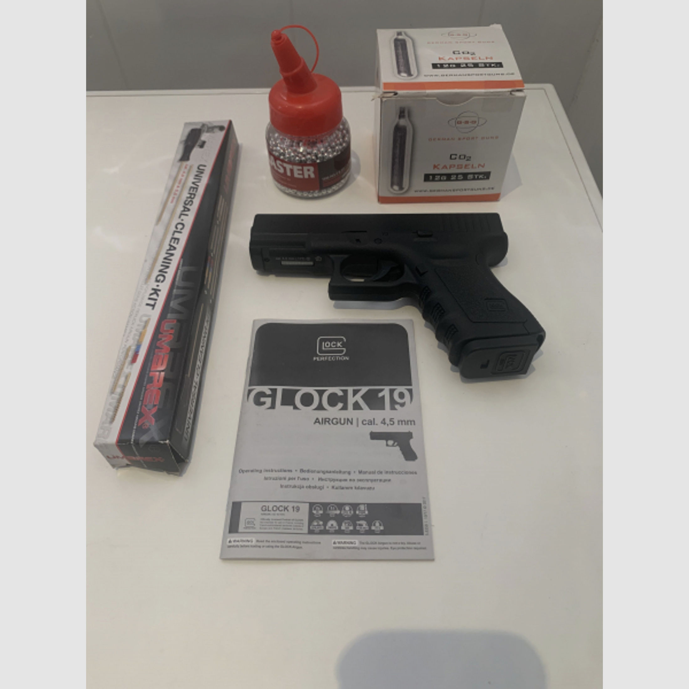 Umarex Glock 19 CO2 Luftpistole Kal. 4,5 mm BB schwarz Metallschlitten + Zubehör