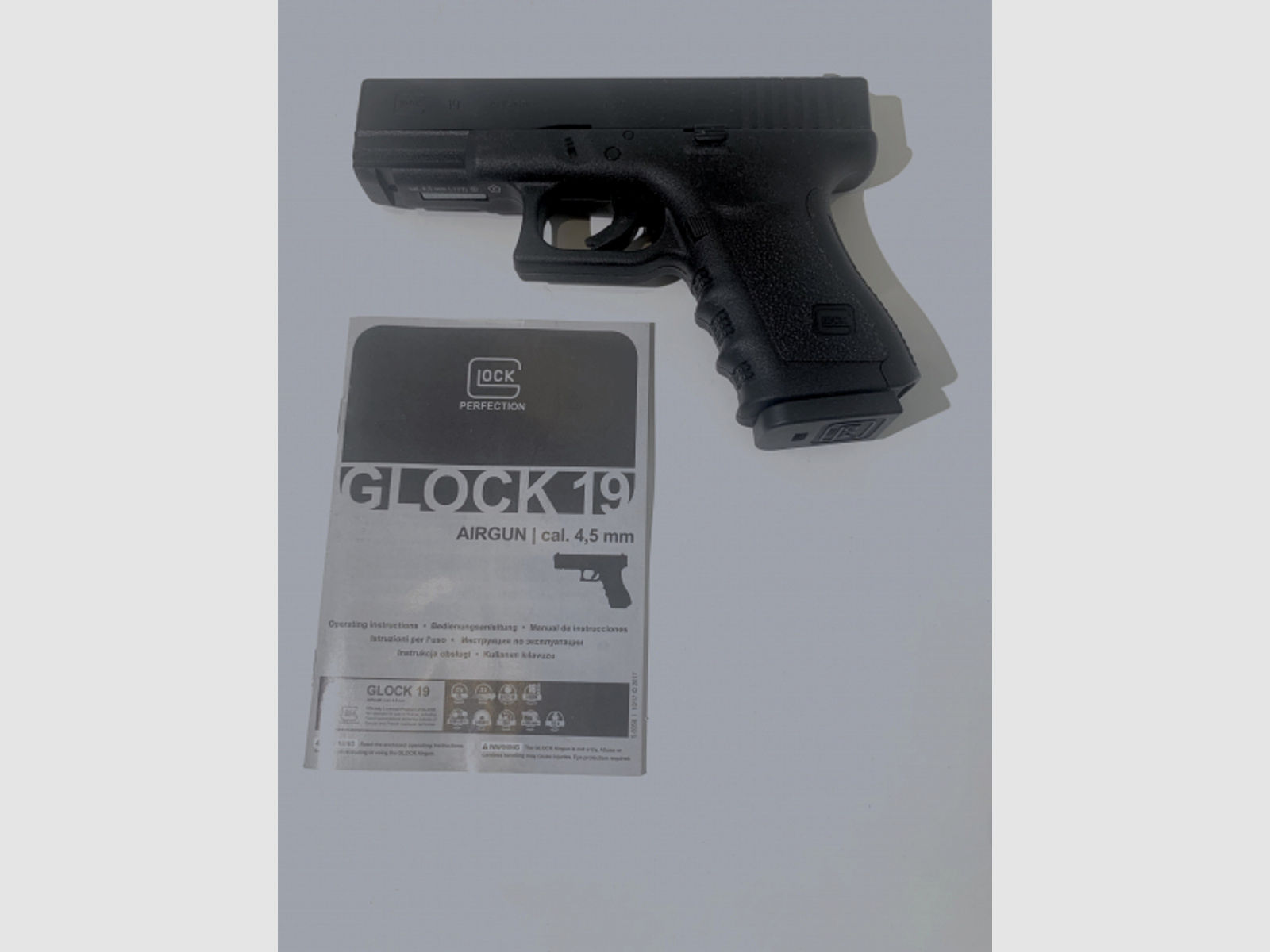 Umarex Glock 19 CO2 Luftpistole Kal. 4,5 mm BB schwarz Metallschlitten + Zubehör