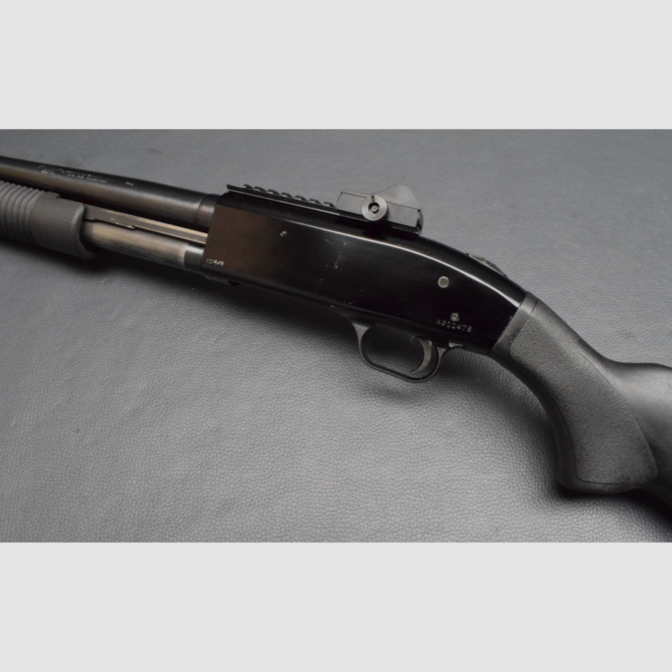 Mossberg 590, Vorderschaftrepetierflinte, Kaliber. 12/76 Magnum, Polymerschaft, Ghostringvisierung