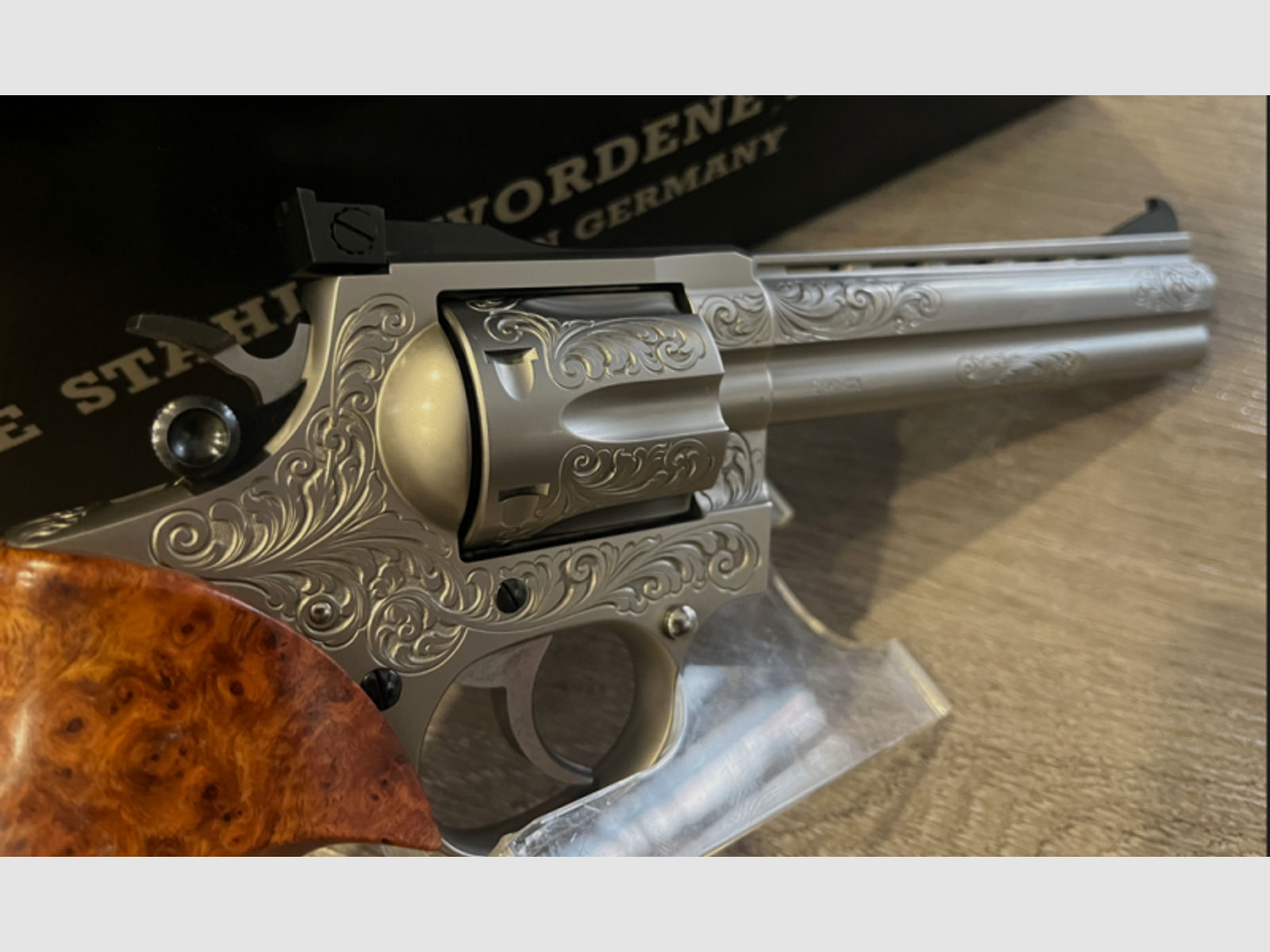 neuwertiger, gravierter Korth Revolver 6" in Originalverpackung. Kal. 357 Mag.