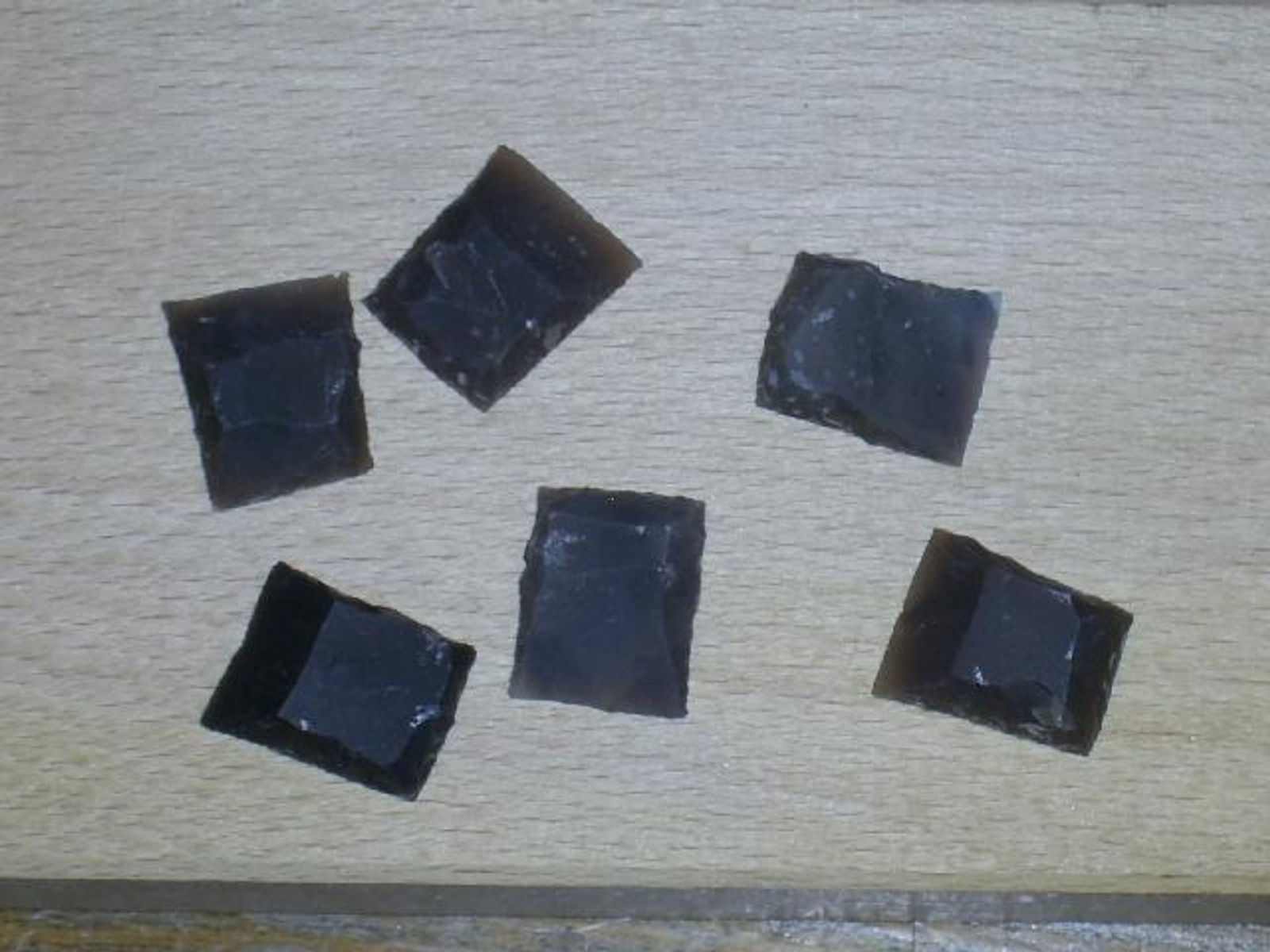 schwarzer Feuerstein ca. 22 x 24 mm