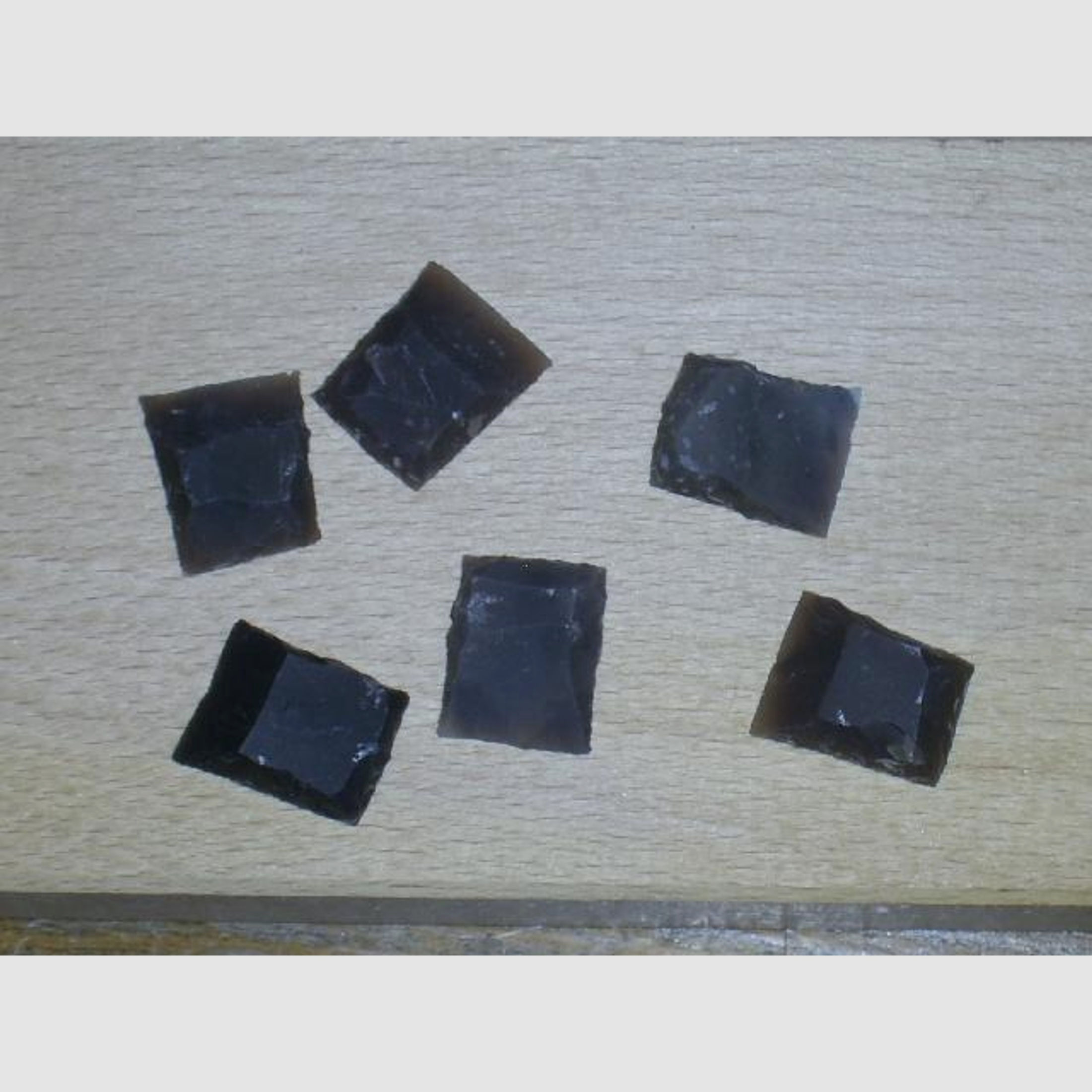 schwarzer Feuerstein ca. 22 x 24 mm