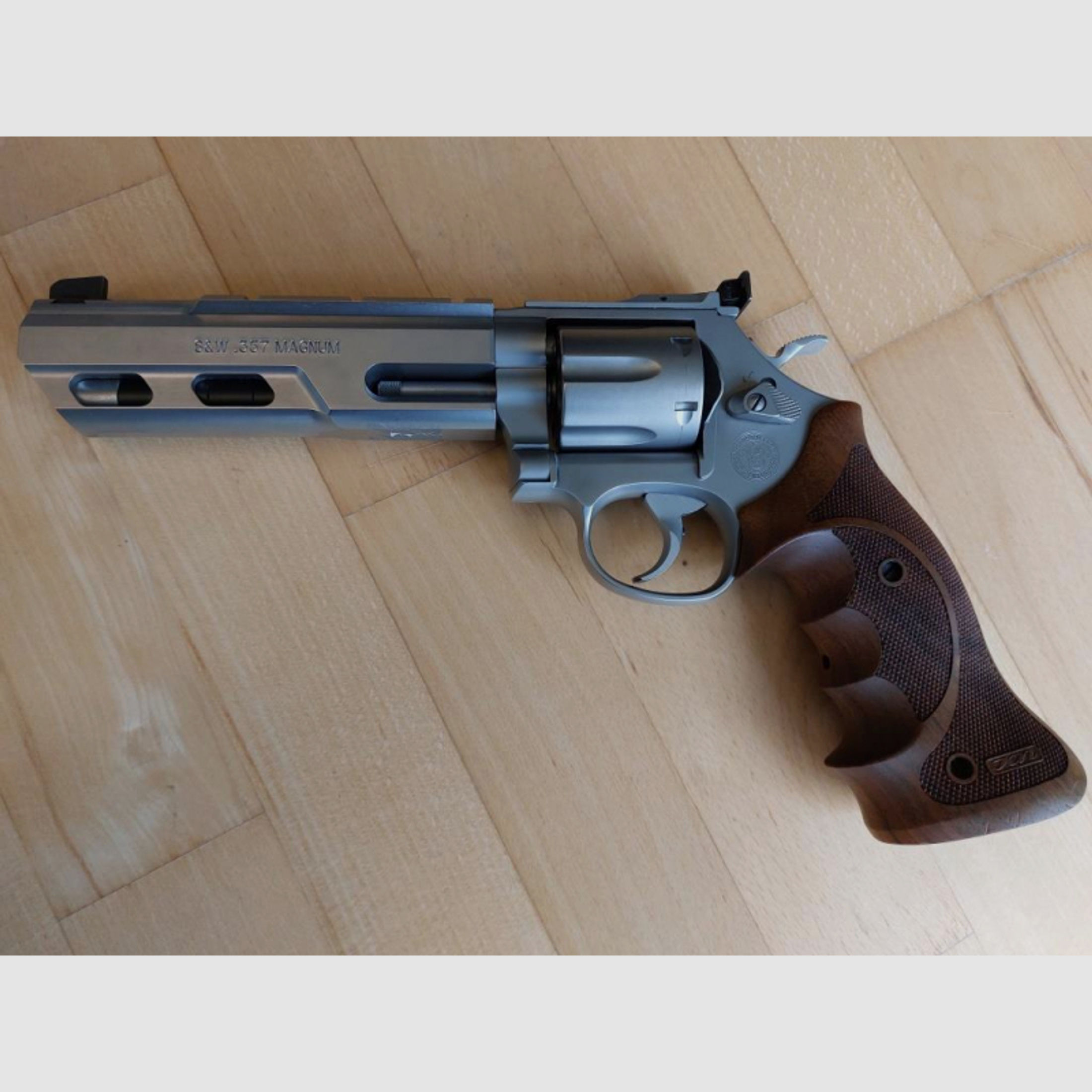 Smith & Wesson 686 Universal Champion .357 Mag.