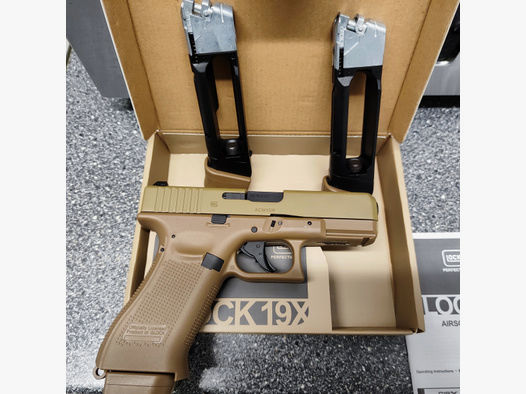 Glock 19x Airsoft CO2 6mm Blow Back mit 3 Magazine