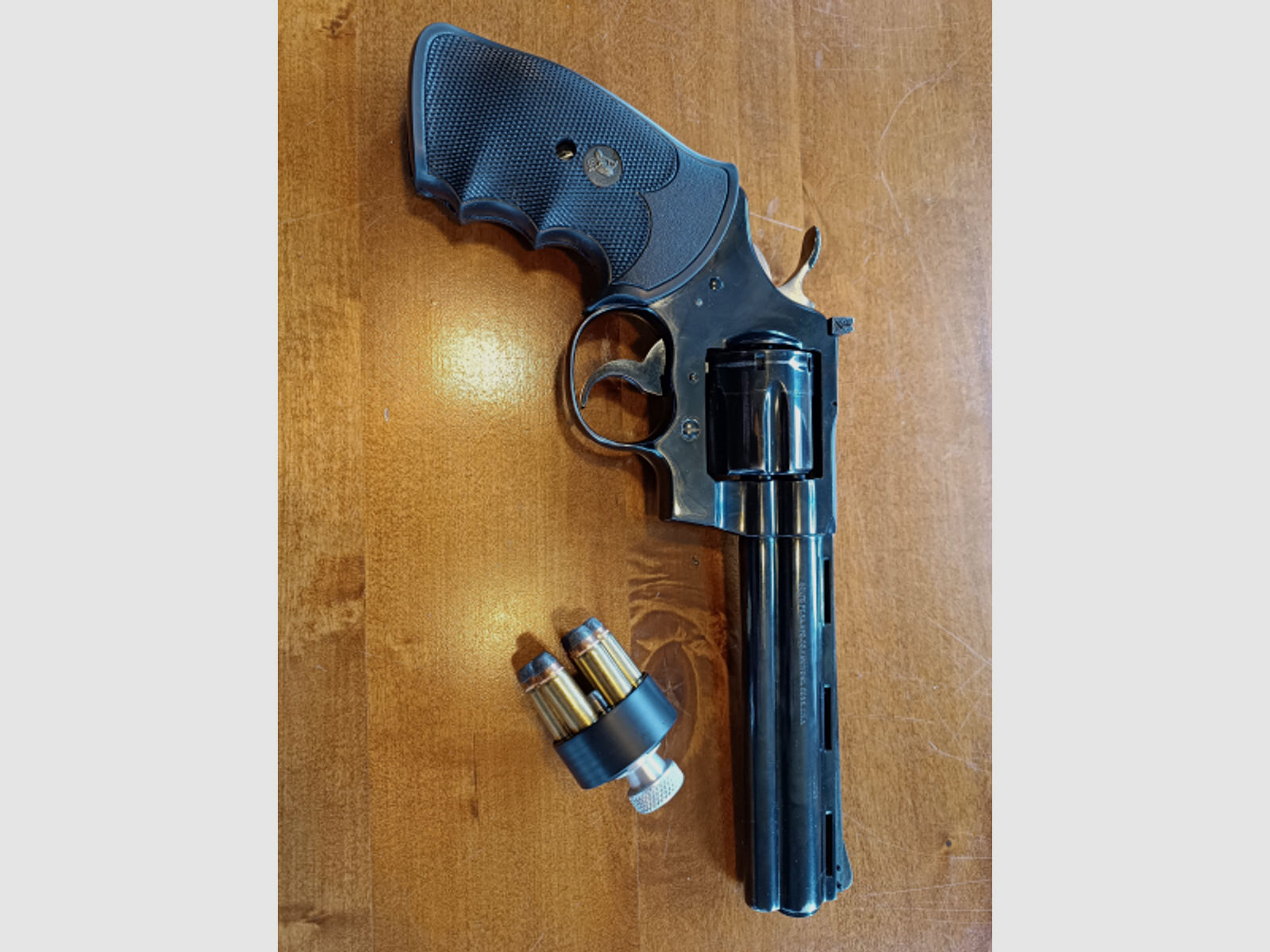 Colt Python .357 Magnum 6 Zoll plus 900 Schuss und Speedloader