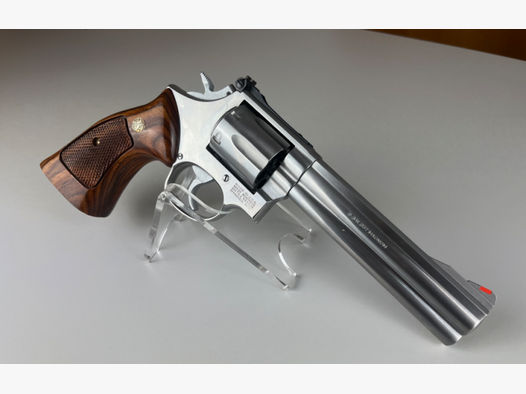 leicht gebrauchter Revolver S&W 686-4 Lauflänge 6" im Kal. .357 Mag.