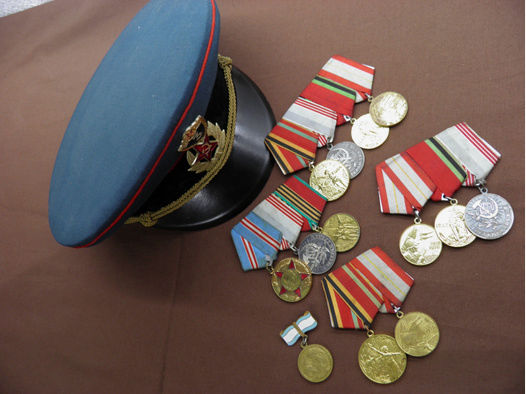 Orden Rote Armee Offiziermütze Medaillen CCCP
