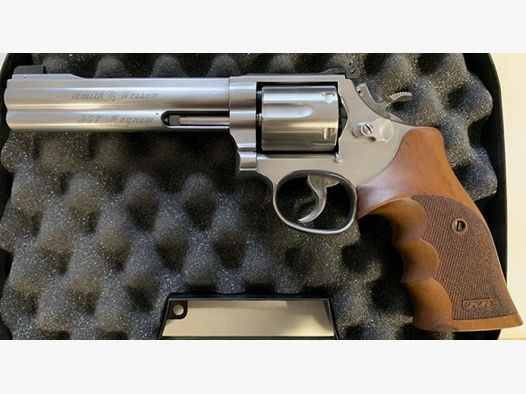 Revolver Smith & Wesson 686 Target Champion, .357Mag mit Sportabzug