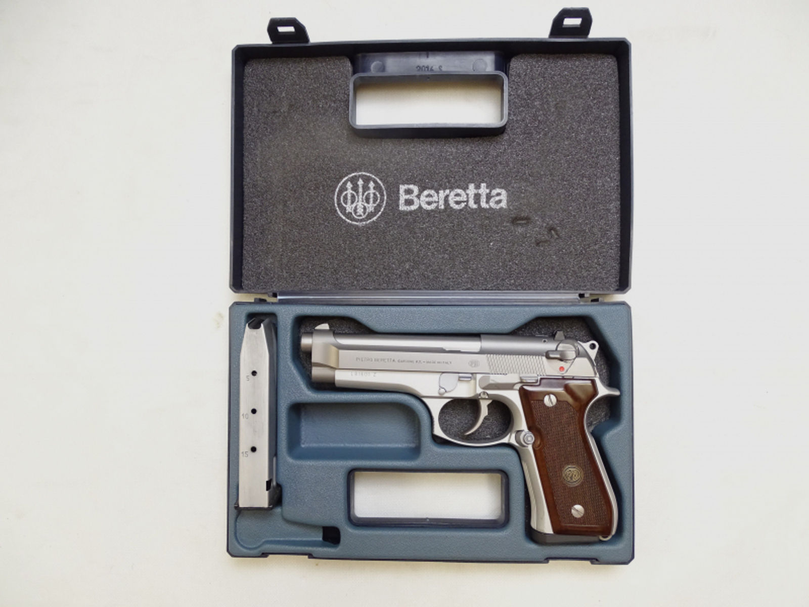Beretta 92FS Inox Kaliber 9mm Para incl. Koffer ++TOP ZUSTAND++