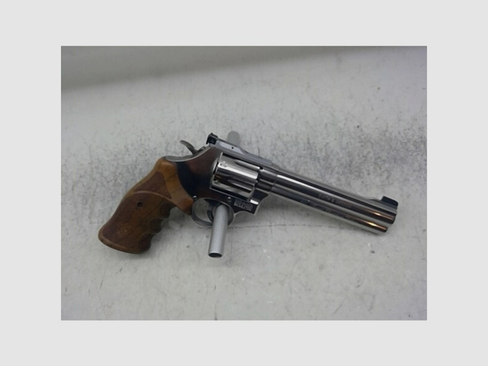Revolver Smith&Wesson 686-6TC Champion de Luxe Kal.357Mag. gebraucht