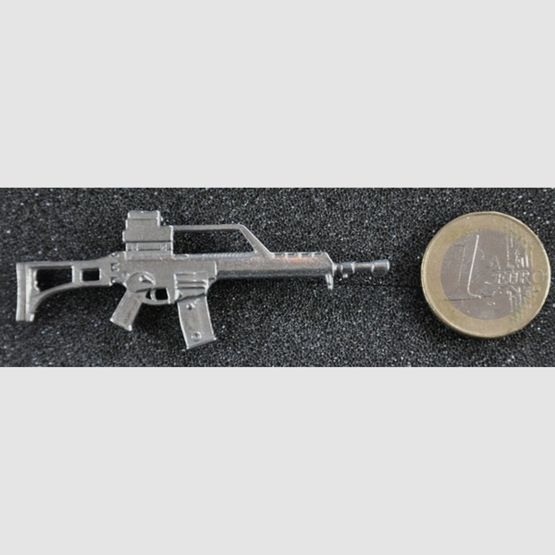 Sturmgewehr H&K G36 als Metall-Anstecker
