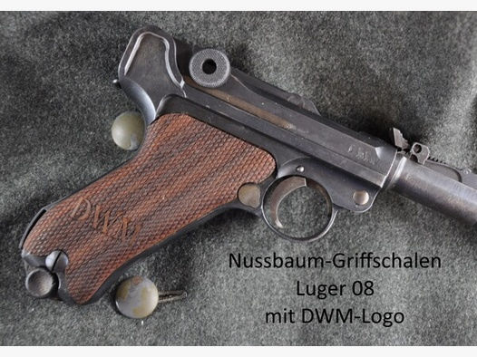 Nussbaum-Griffschalen für Pistole 08 mit DWM-Schriftzug