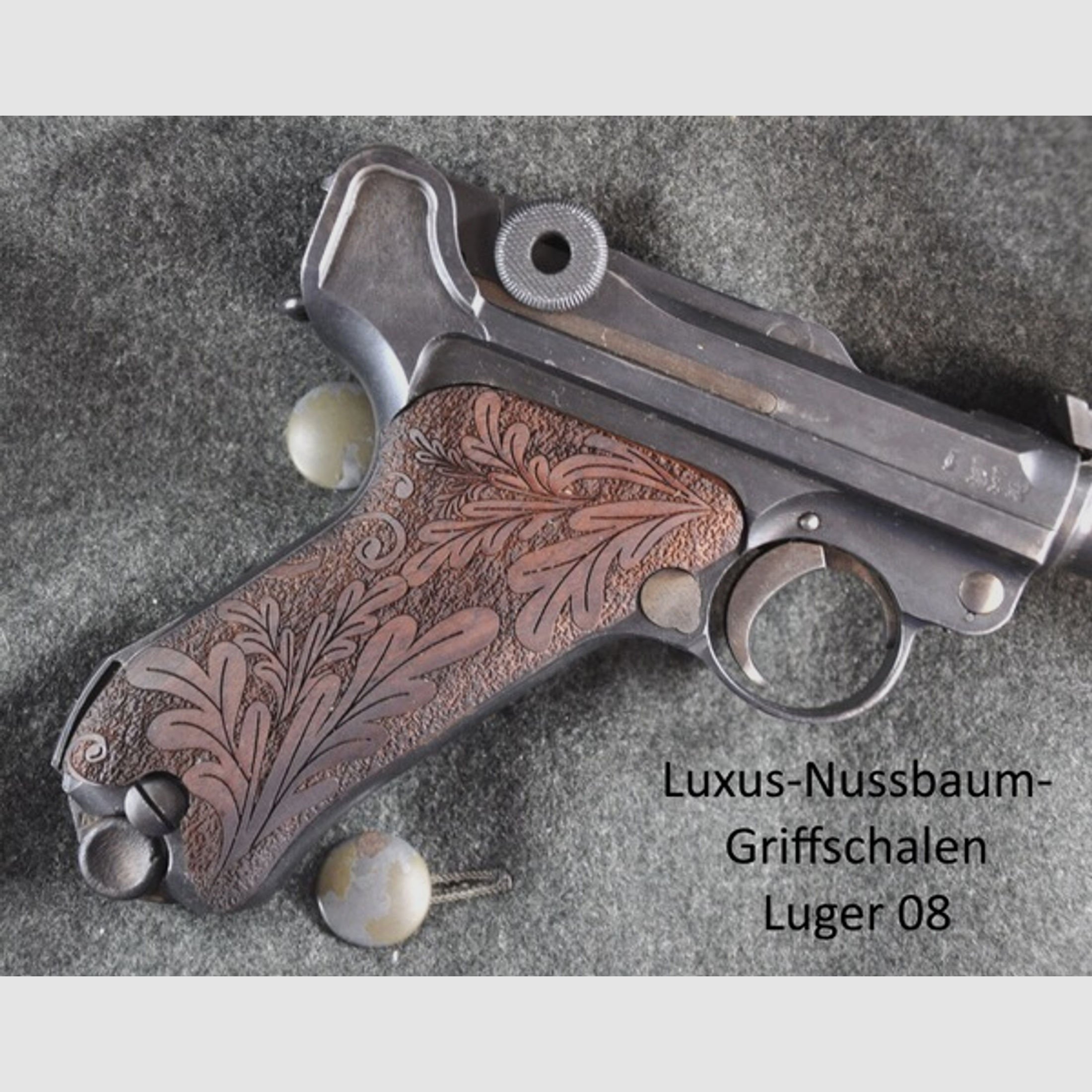 Nussbaum-Luxus-Griffschalen für Pistole Luger 08 mit Rankenverschneidung