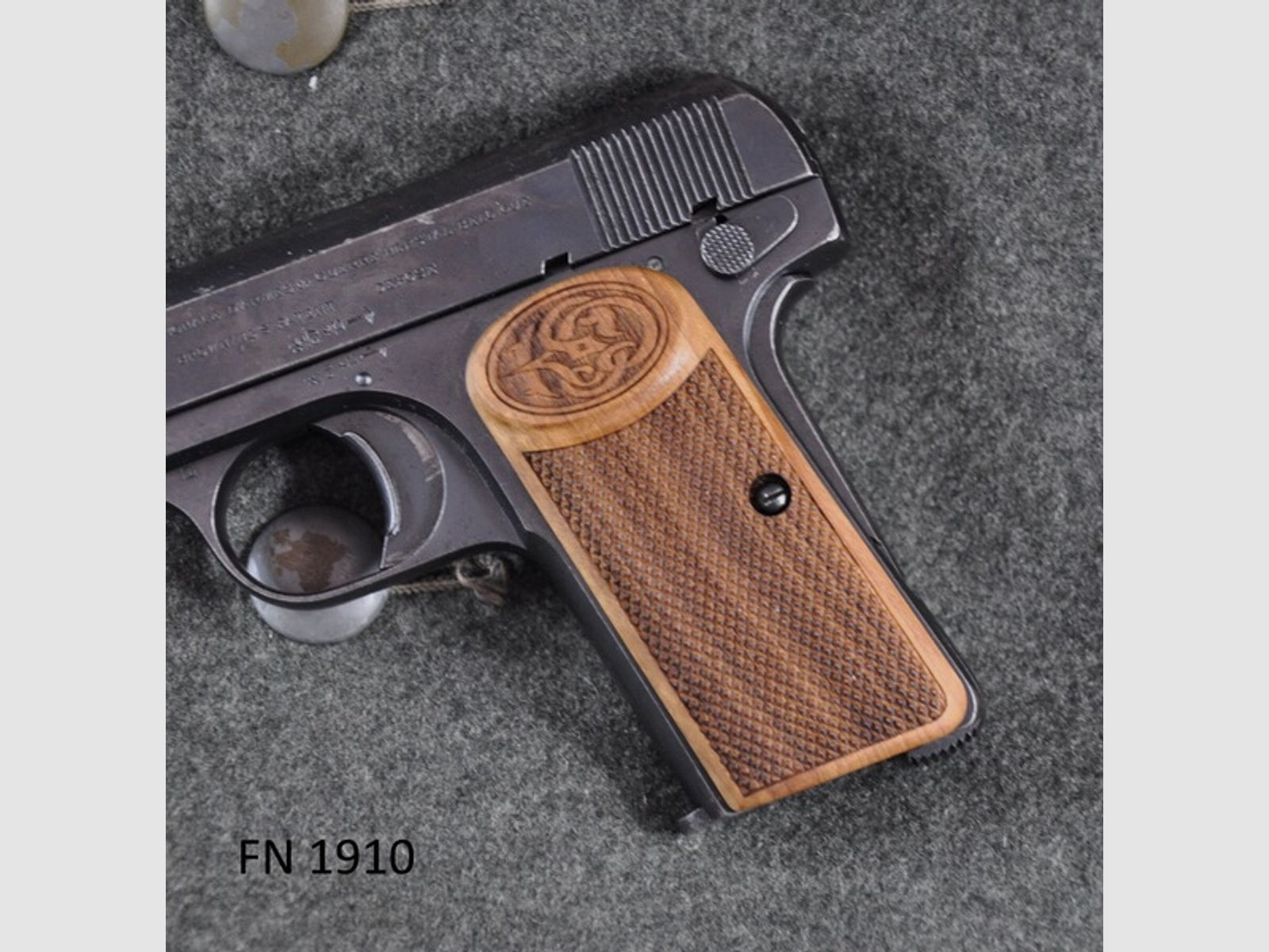 Nussbaum-Griffschalen mit Fischhaut für Pistole FN 1910