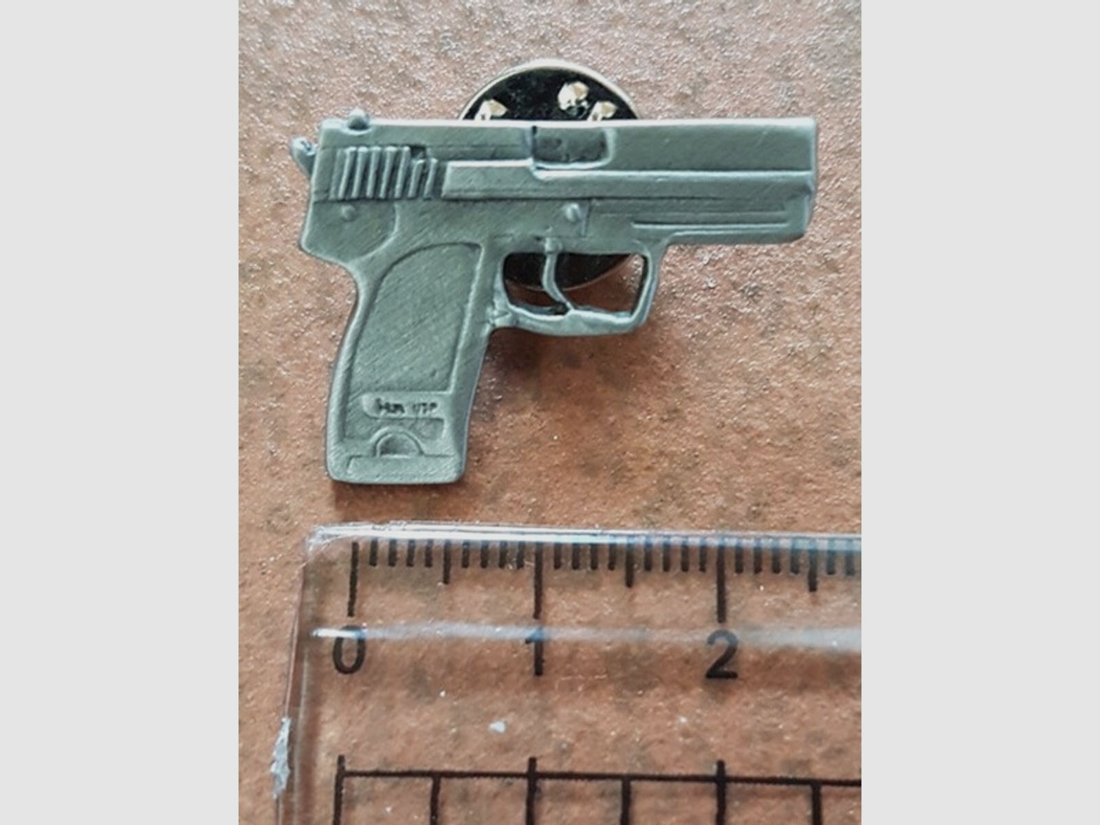 Pin Anstecknadel Hutnadel Pistole HK USP silberfarbig