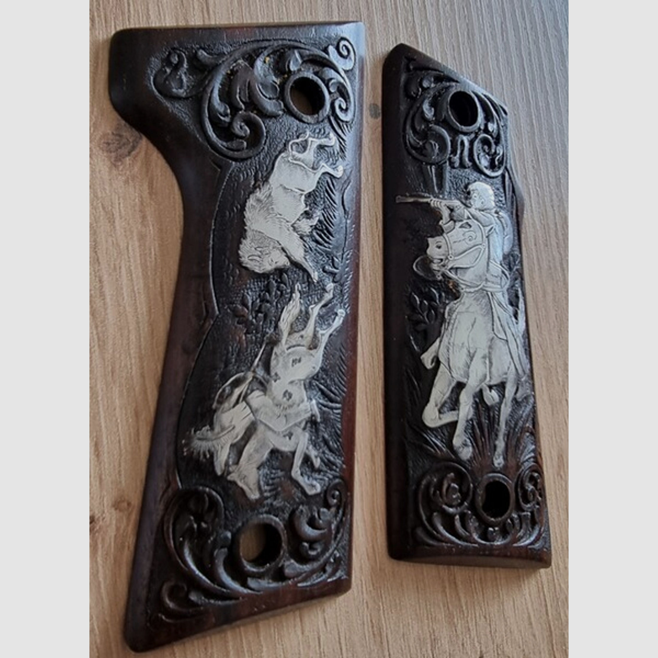 Holzgriffschalen mit Verzierungen und echten Silbereinlagen für Colt 1911