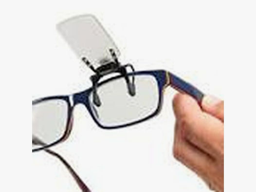 Klappscheibe für das nicht zielende Auge bei normaler Brille