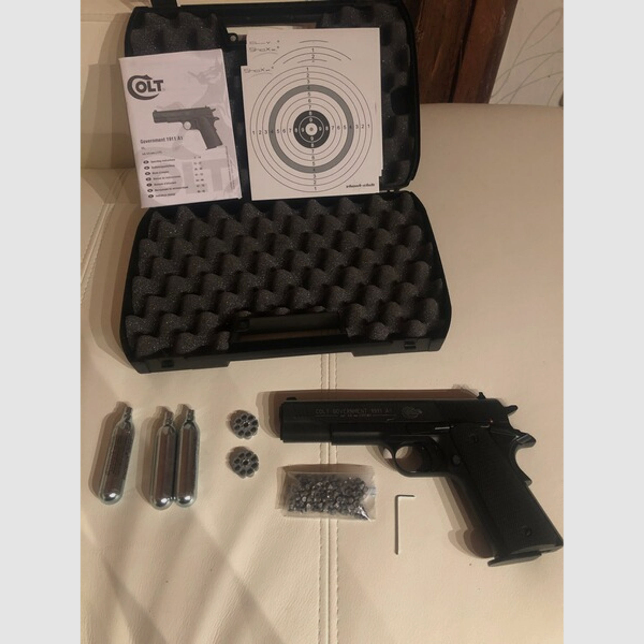 Colt Government M1911 A1, co2 Pistole Brüniert,4,5mm, Diablo ,2 co2 Kapseln,org. Koffer