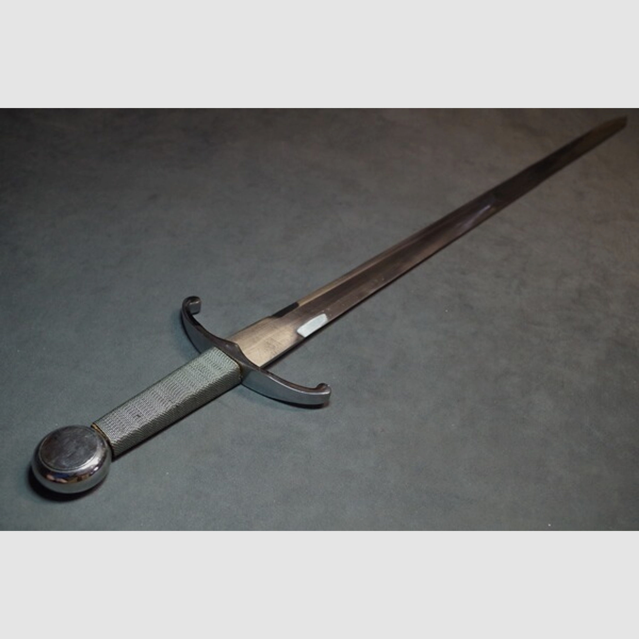 Mittelalterliches Schwert , Einhänder mit Stahlwicklung