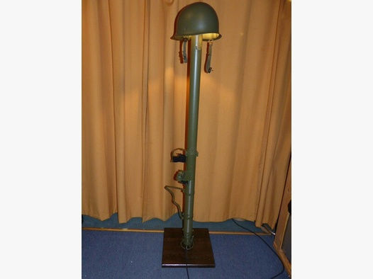 Bazooka Panzerfaust umgebaut als Lampe
