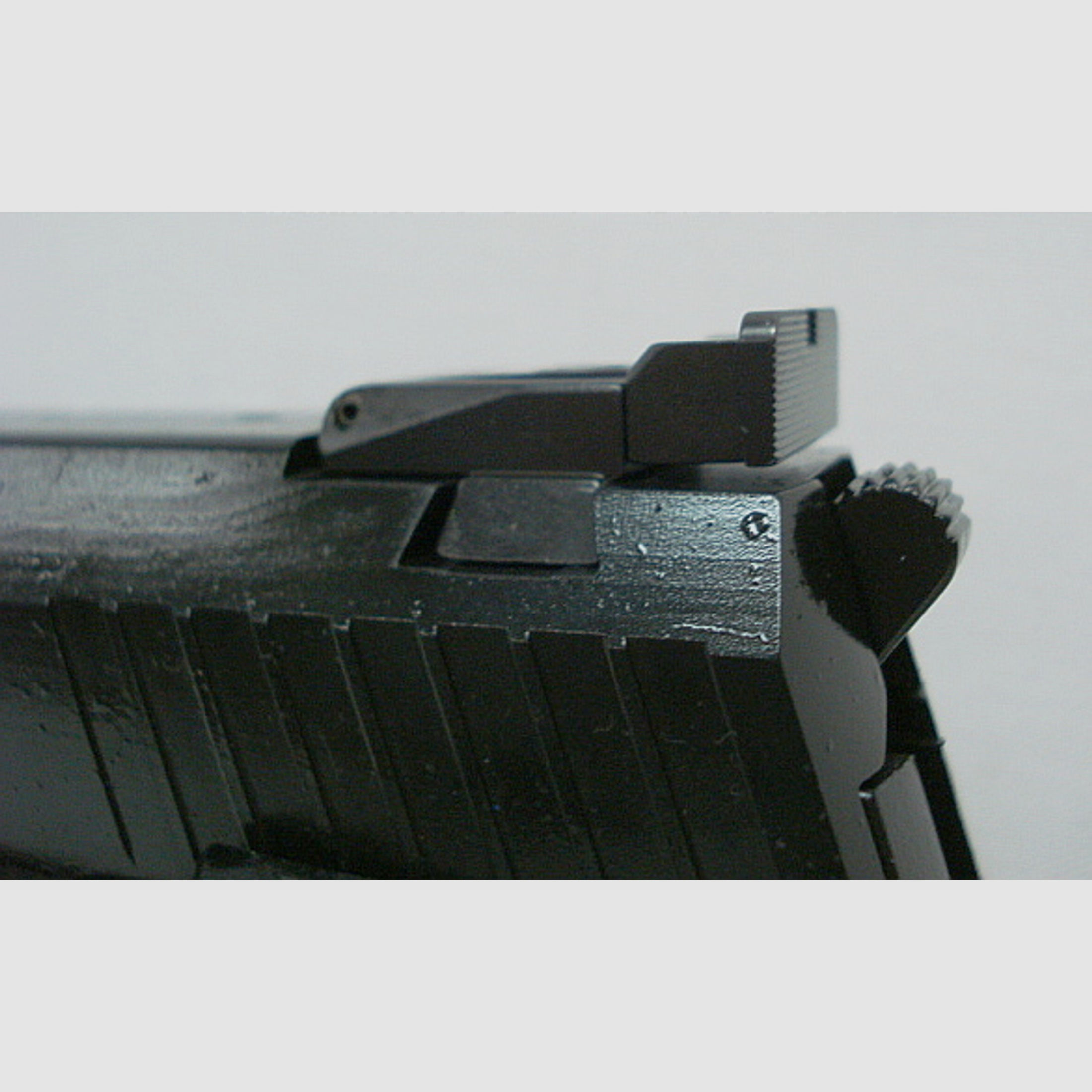 USP Expert Kal.9mmLuger - 18 Schuss Magazin